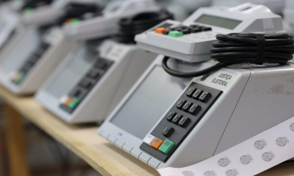 Menos de 1% das urnas eletrônicas falha; como funciona o plano de contingência da Justiça Eleitoral para manter votação
