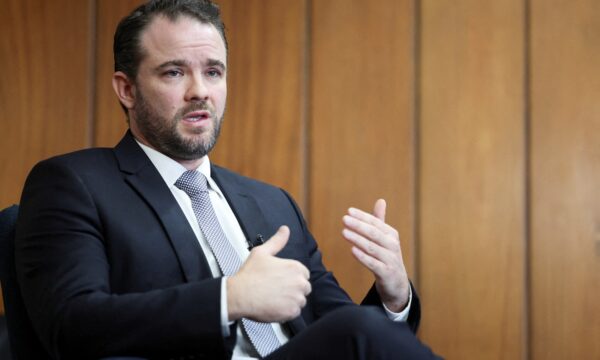 Ministro da Fazenda busca reunião com Pedro Malan e Arminio Fraga sobre agenda fiscal
