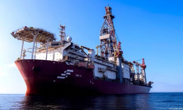 Justiça do DF suspende imposto de exportação de 12% sobre petróleo; arrecadação já chega a R$ 7,9 bilhões