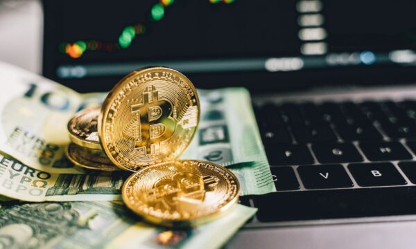 Alta do Bitcoin continua e criptomoeda se aproxima dos US$ 80.000