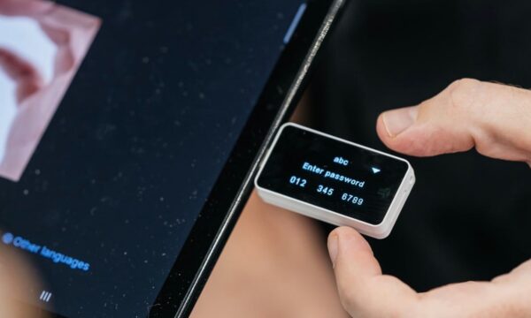 BitBox corrige duas falhas graves de segurança que podem resultar em roubo de criptomoedas e recomenda atualização de firmware