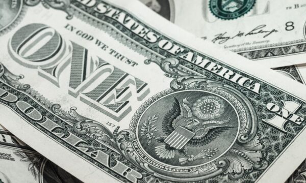 Reservas de stablecoins em corretoras seguem caindo, mas Binance aumenta sua dominância