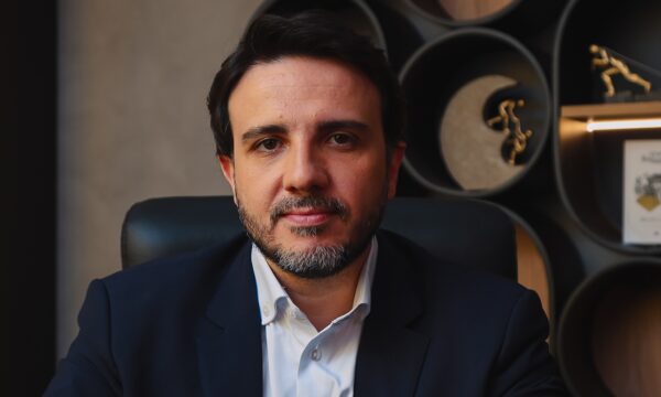 Missão entrega à Justiça Eleitoral registros sobre filiação de Flávio ao partido