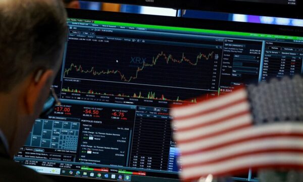 Petróleo vai ao maior nível desde julho e Wall Street fica no vermelho