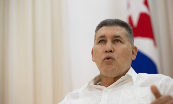 Ministro do Comércio de Cuba nega conversas com pessoas ligadas a Trump