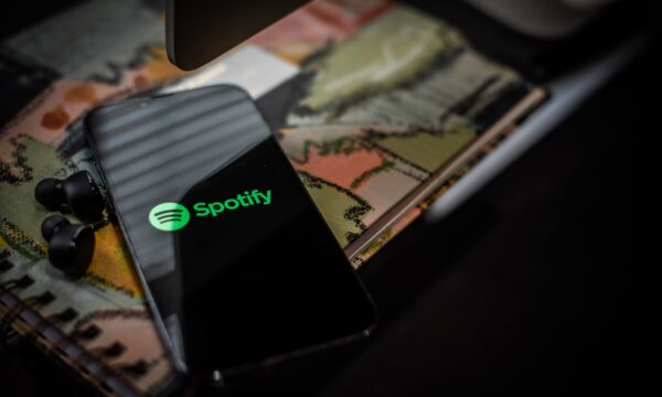 Spotify lança programa de monetização de podcasts no Brasil com foco em expansão do videocasts