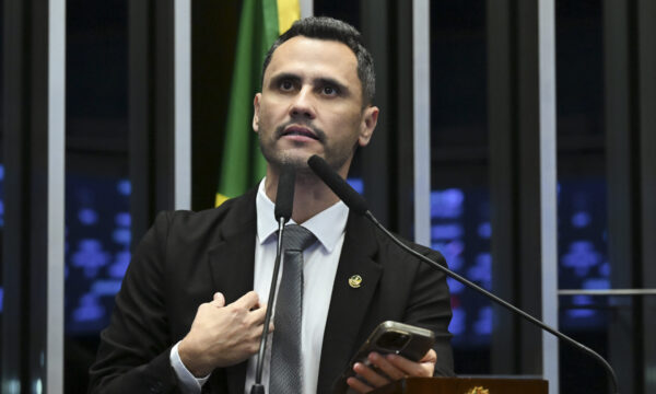 Em Minas Gerais, Cleitinho tem 37% em votos no 1º turno, Patrus soma 13% e Kalil, 11%, aponta Datafolha