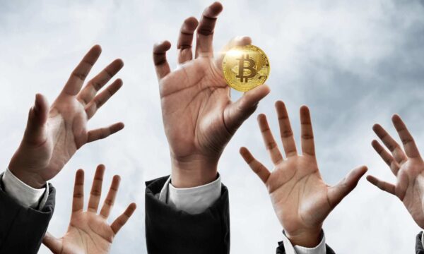 Corretoras de criptomoedas devem revelar dados de investidores para receita, diz lei aprovada em parlamento da Bulgária