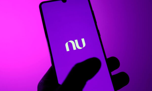 Nubank lança conta global com stablecoins e inicia operação nos EUA