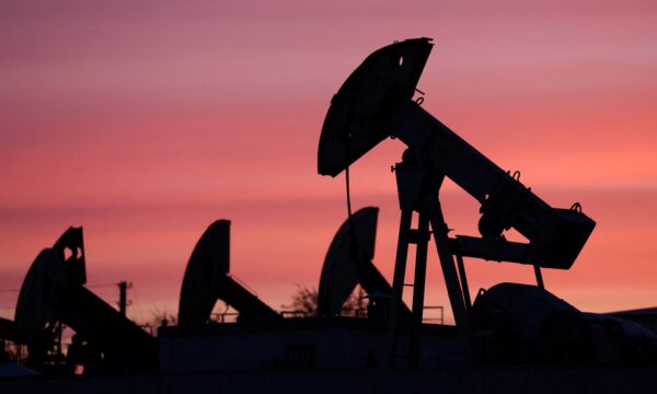 Petróleo tem 4º dia de queda e ameaça perder US$ 100 por barril