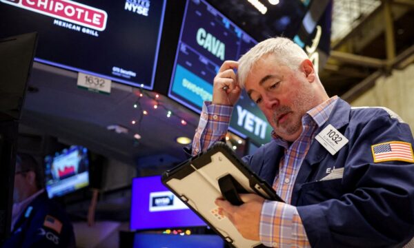 Wall Street estende perdas com disparada do petróleo a US$ 107 e Fed no radar