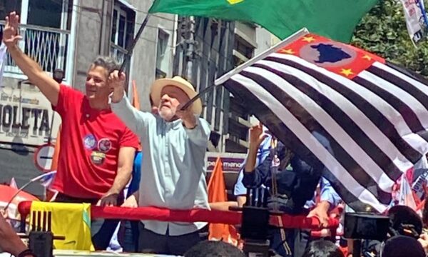 Em sua última disputa, Lula chega ao 1º turno com margem estreita em relação a Flávio e teme avanço do voto útil
